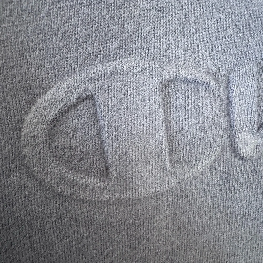 Champion Navy Embossed Logo Sweatshirt NWT Men’s Medium Classic Crewneck - Picture 11 of 13